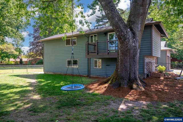 2725 SE Hollyhock Ct, Hillsboro, OR 97123