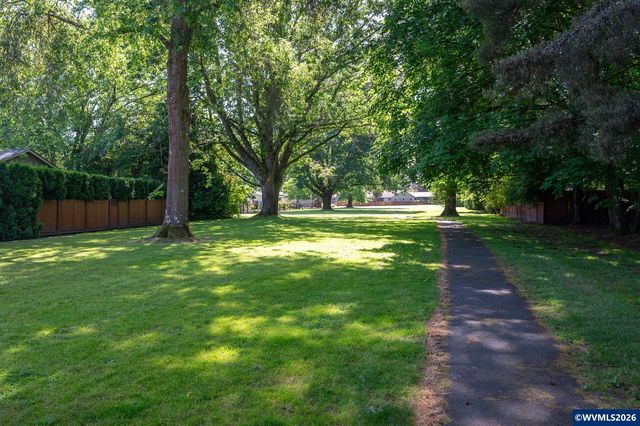 2725 SE Hollyhock Ct, Hillsboro, OR 97123