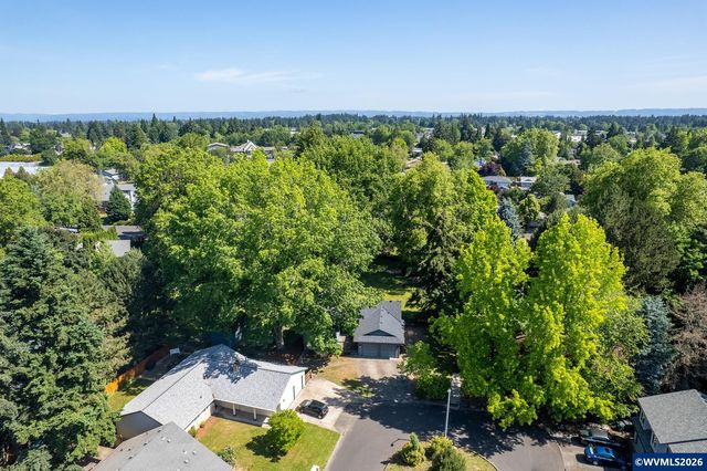 2725 SE Hollyhock Ct, Hillsboro, OR 97123