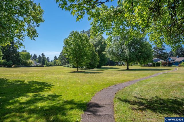2725 SE Hollyhock Ct, Hillsboro, OR 97123