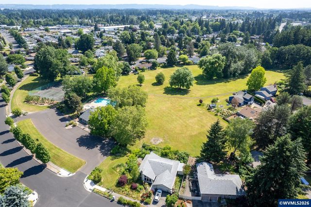 2725 SE Hollyhock Ct, Hillsboro, OR 97123