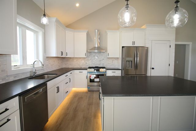 77 Salisbury Road, Mont Vernon, NH 03057