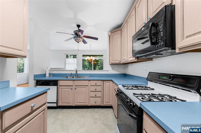 34 Spring Hollow, Old Tappan, NJ 07675
