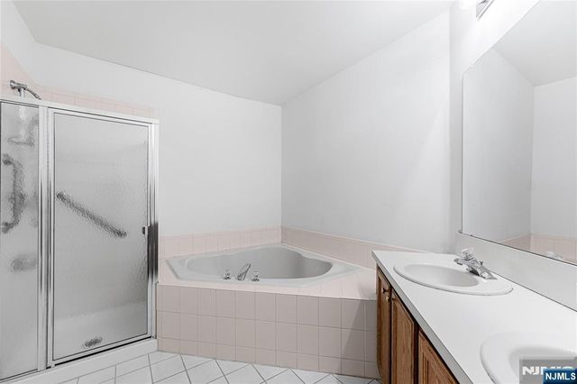 34 Spring Hollow, Old Tappan, NJ 07675