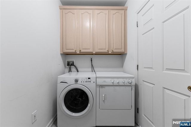 34 Spring Hollow, Old Tappan, NJ 07675