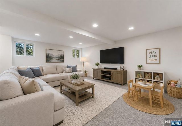 34 Spring Hollow, Old Tappan, NJ 07675
