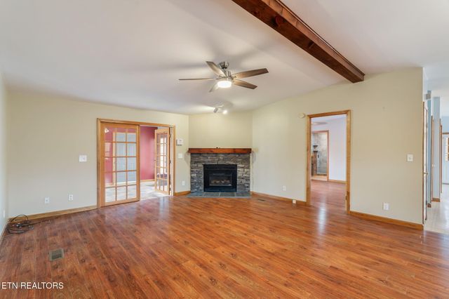 1037 Whites Mill Rd, Maryville, TN 37803