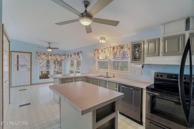 1037 Whites Mill Rd, Maryville, TN 37803