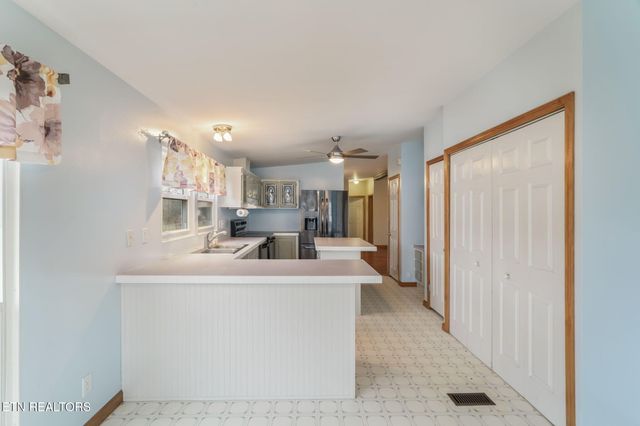 1037 Whites Mill Rd, Maryville, TN 37803