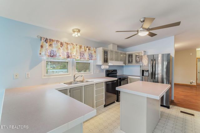 1037 Whites Mill Rd, Maryville, TN 37803