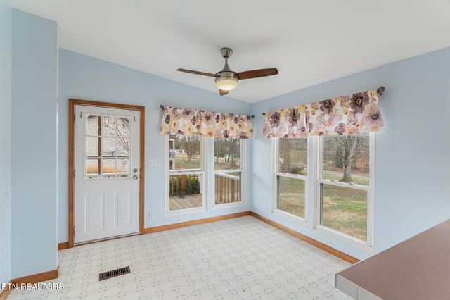 1037 Whites Mill Rd, Maryville, TN 37803