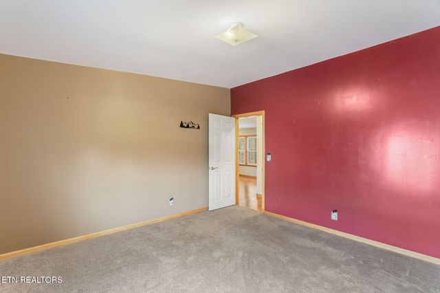 1037 Whites Mill Rd, Maryville, TN 37803