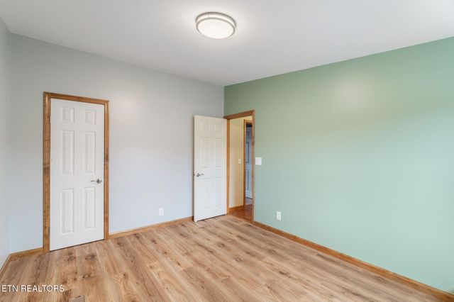 1037 Whites Mill Rd, Maryville, TN 37803