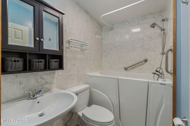 1037 Whites Mill Rd, Maryville, TN 37803