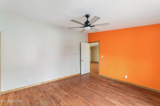 1037 Whites Mill Rd, Maryville, TN 37803