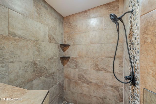 1037 Whites Mill Rd, Maryville, TN 37803