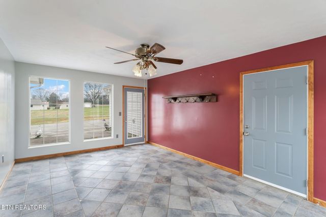 1037 Whites Mill Rd, Maryville, TN 37803