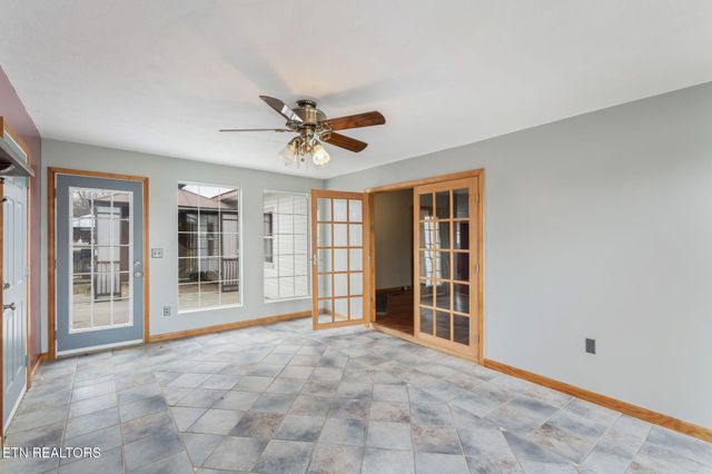 1037 Whites Mill Rd, Maryville, TN 37803