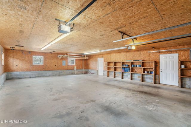 1037 Whites Mill Rd, Maryville, TN 37803