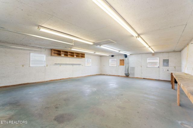 1037 Whites Mill Rd, Maryville, TN 37803