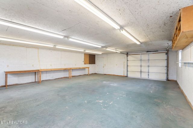 1037 Whites Mill Rd, Maryville, TN 37803