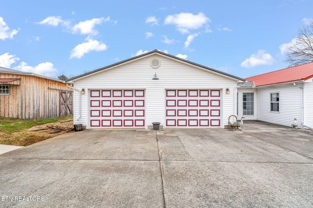 1037 Whites Mill Rd, Maryville, TN 37803