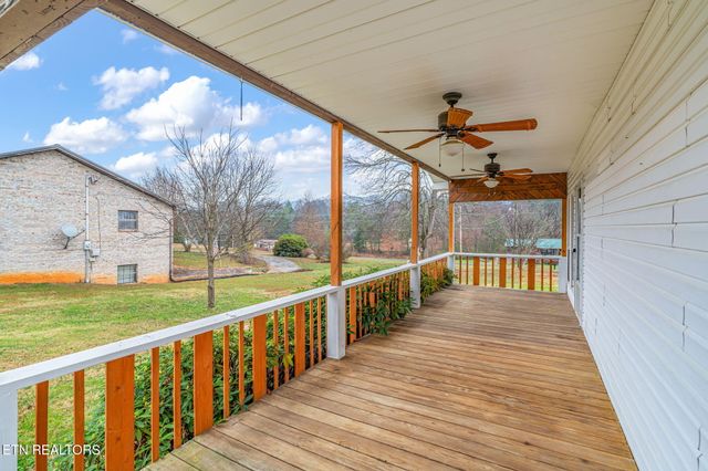 1037 Whites Mill Rd, Maryville, TN 37803