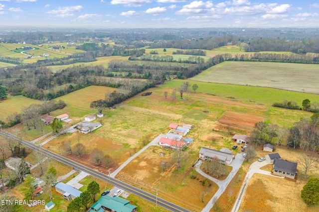 1037 Whites Mill Rd, Maryville, TN 37803