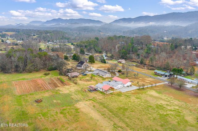 1037 Whites Mill Rd, Maryville, TN 37803