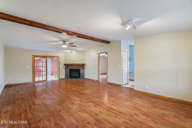 1037 Whites Mill Rd, Maryville, TN 37803