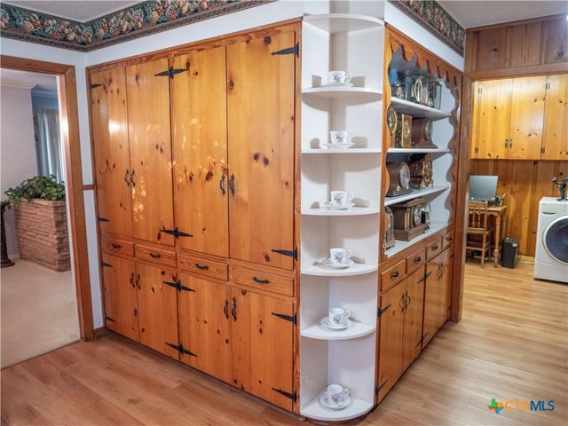 2101 E Mistletoe Avenue, Victoria, TX 77901