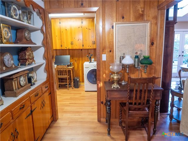 2101 E Mistletoe Avenue, Victoria, TX 77901