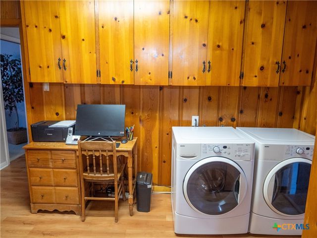 2101 E Mistletoe Avenue, Victoria, TX 77901