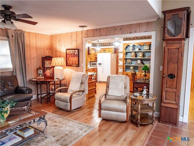 2101 E Mistletoe Avenue, Victoria, TX 77901