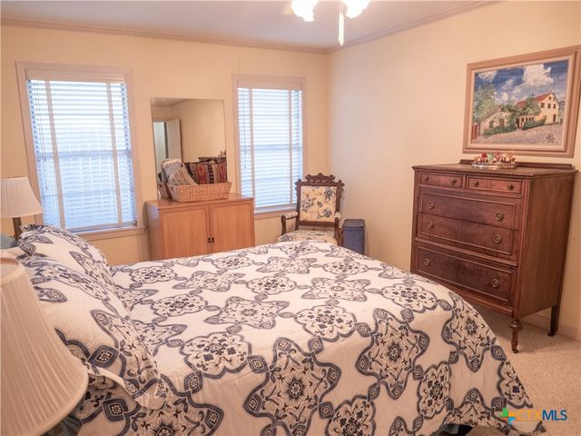 2101 E Mistletoe Avenue, Victoria, TX 77901