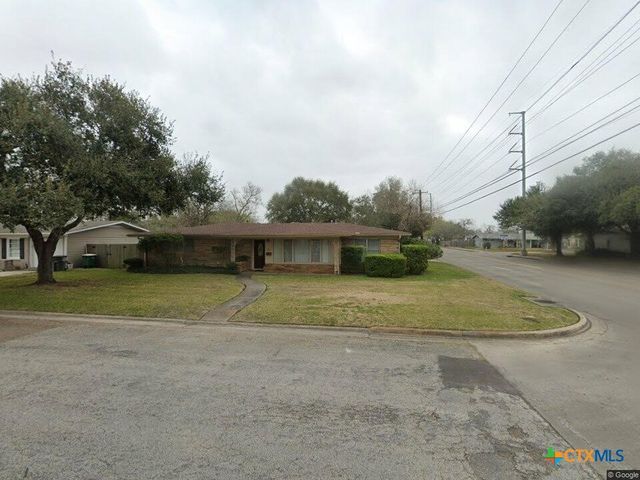 2101 E Mistletoe Avenue, Victoria, TX 77901