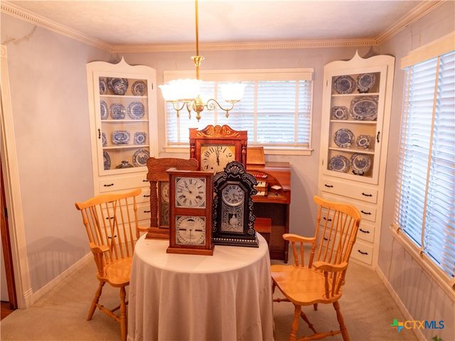 2101 E Mistletoe Avenue, Victoria, TX 77901