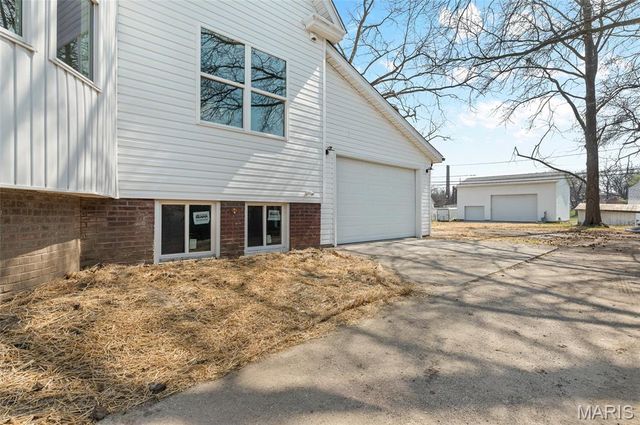 512 Broadway, Highland, IL 62249