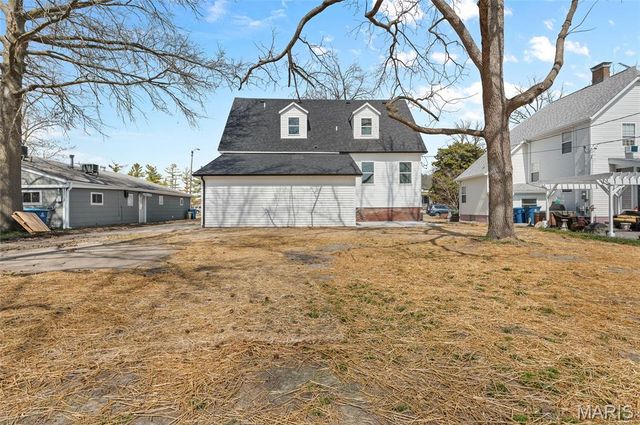 512 Broadway, Highland, IL 62249