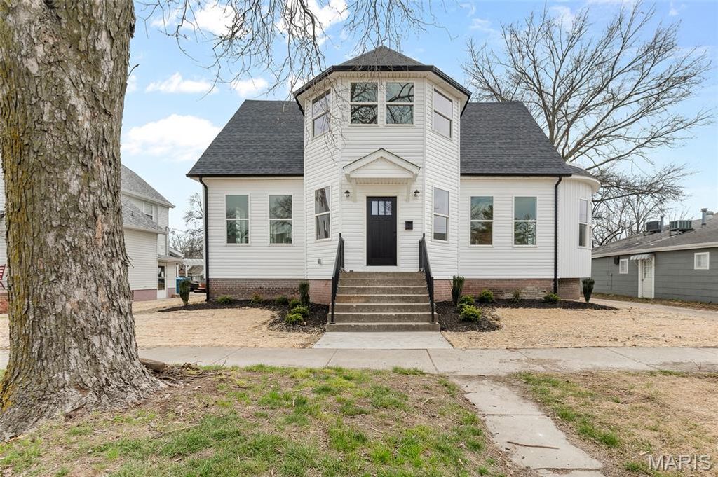 512 Broadway, Highland, IL 62249