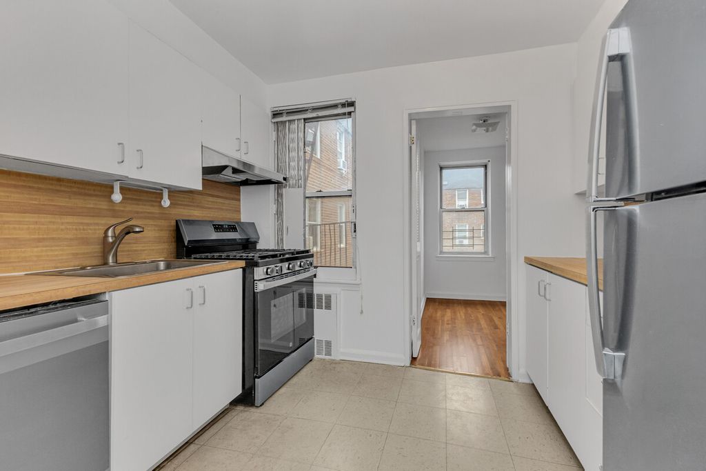 6707 Yellowstone Blvd Apt 5F, New York City, NY 11375