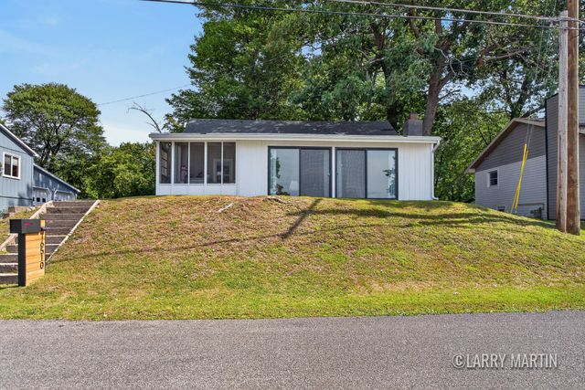 16510 Bass Lake Avenue NE, Gowen, MI 49326