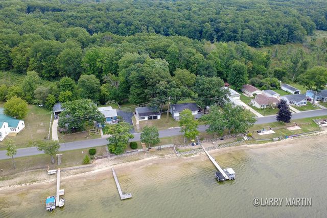 16510 Bass Lake Avenue NE, Gowen, MI 49326
