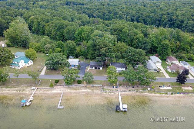 16510 Bass Lake Avenue NE, Gowen, MI 49326