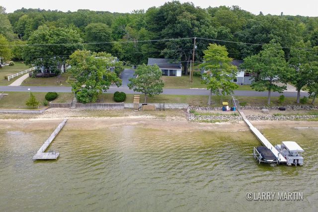 16510 Bass Lake Avenue NE, Gowen, MI 49326