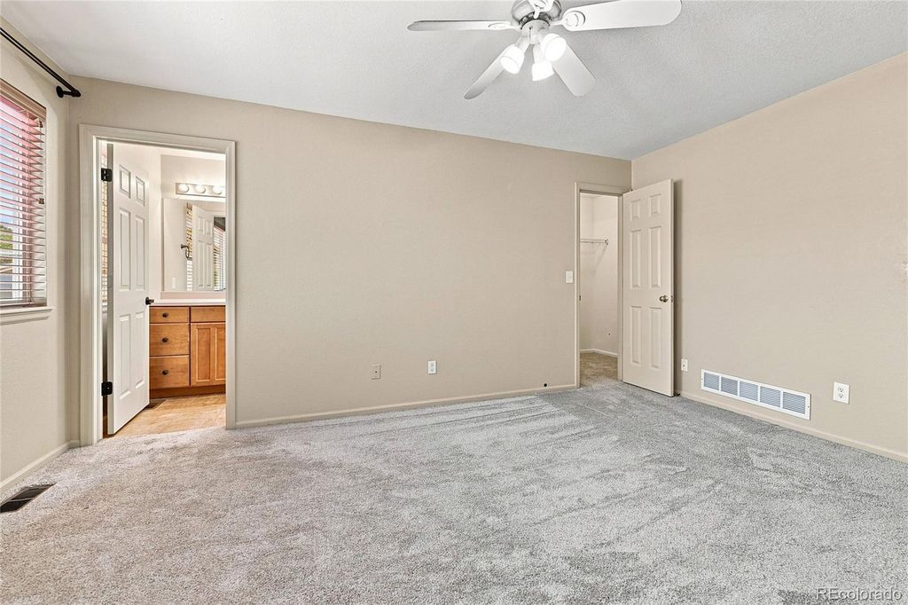 Image 10 of property listing at 1371 Laurenwood Way, Highlands Ranch, CO 80129