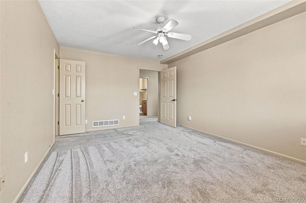 Image 11 of property listing at 1371 Laurenwood Way, Highlands Ranch, CO 80129