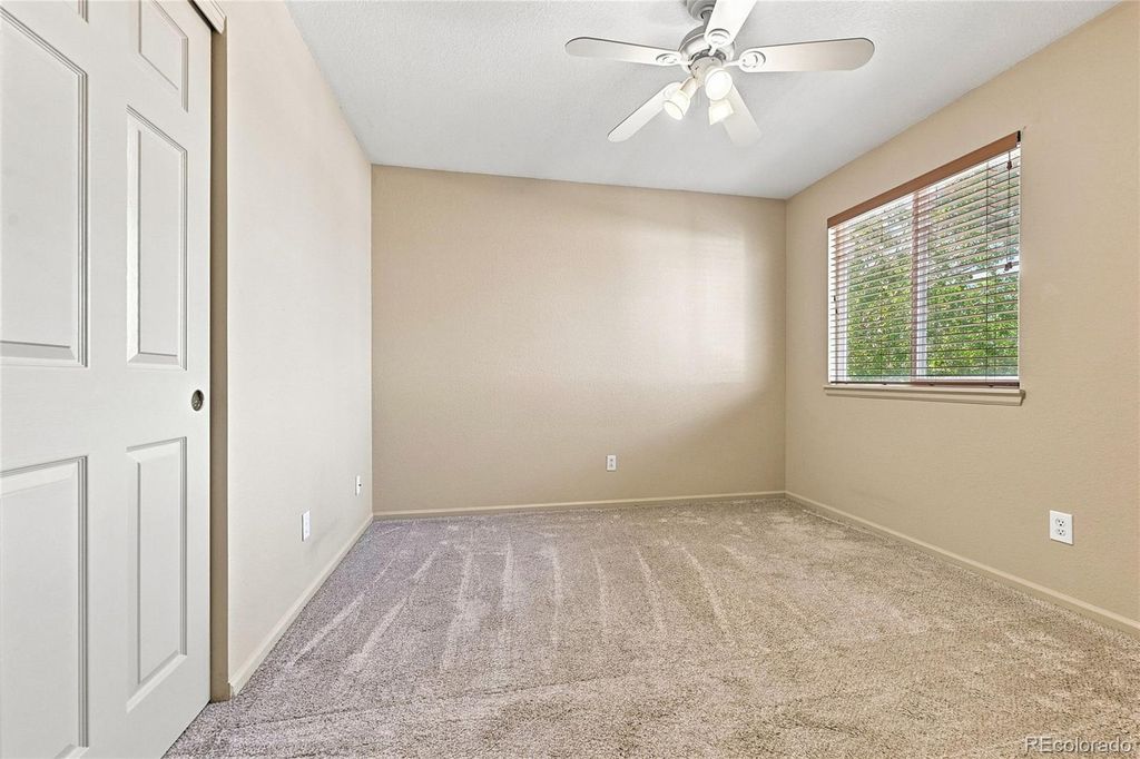Image 15 of property listing at 1371 Laurenwood Way, Highlands Ranch, CO 80129