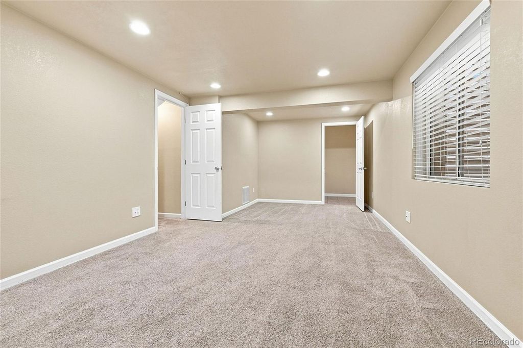 Image 20 of property listing at 1371 Laurenwood Way, Highlands Ranch, CO 80129