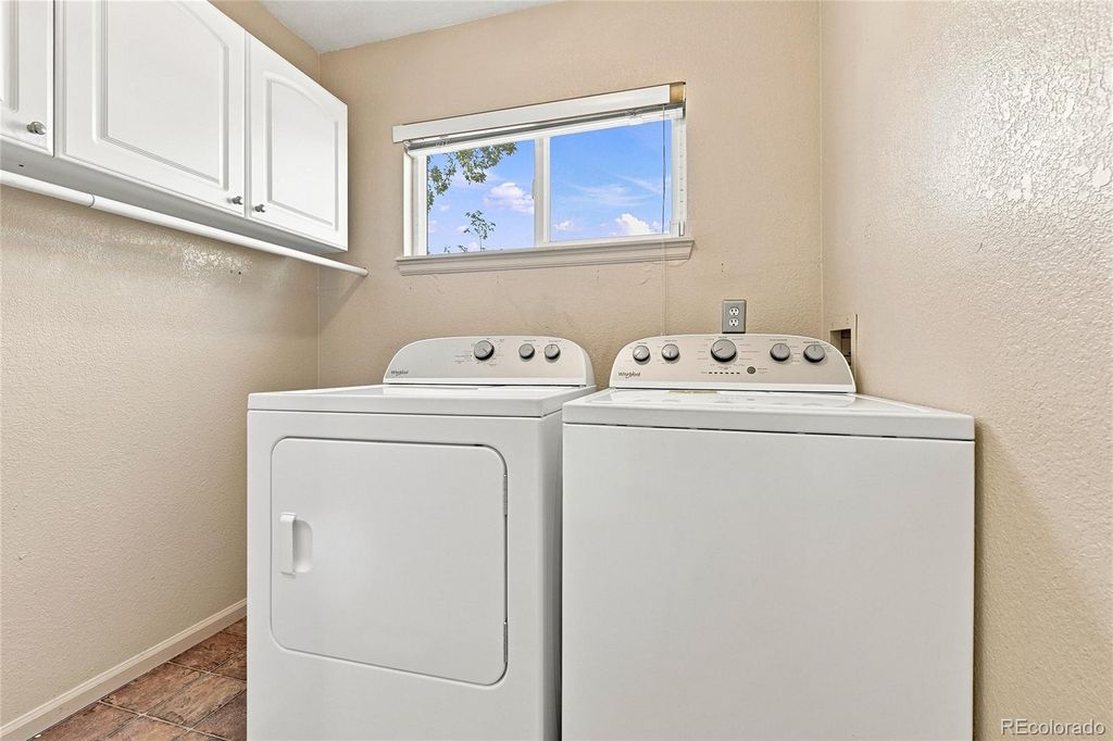 Image 23 of property listing at 1371 Laurenwood Way, Highlands Ranch, CO 80129
